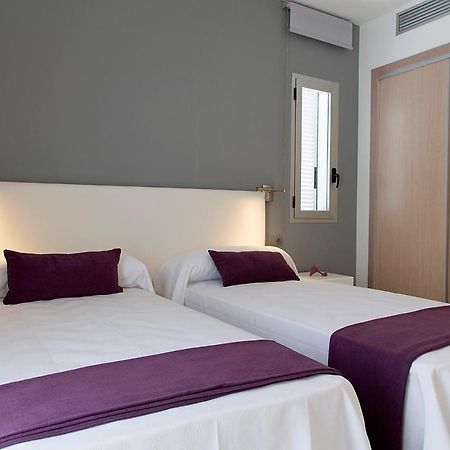 Apartamentos Proa - Emar Hotels Only Adults Es Pujols Bagian luar foto