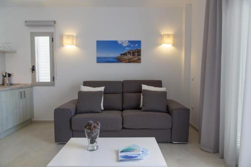 Apartamentos Proa - Emar Hotels Only Adults Es Pujols Bagian luar foto