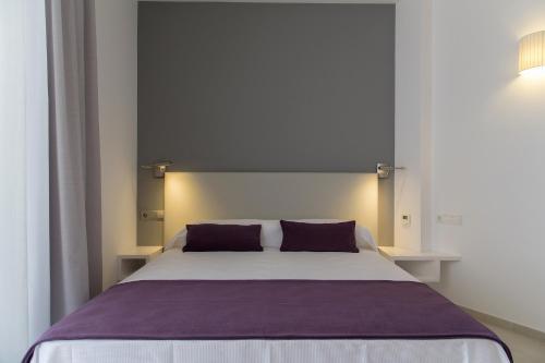 Apartamentos Proa - Emar Hotels Only Adults Es Pujols Bagian luar foto