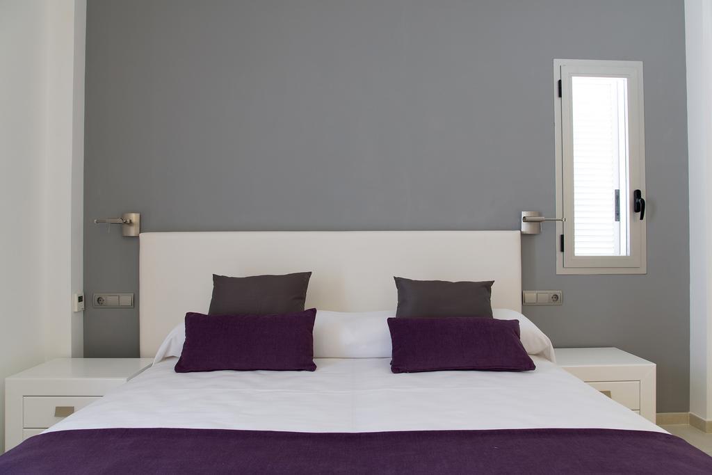 Apartamentos Proa - Emar Hotels Only Adults Es Pujols Ruang foto