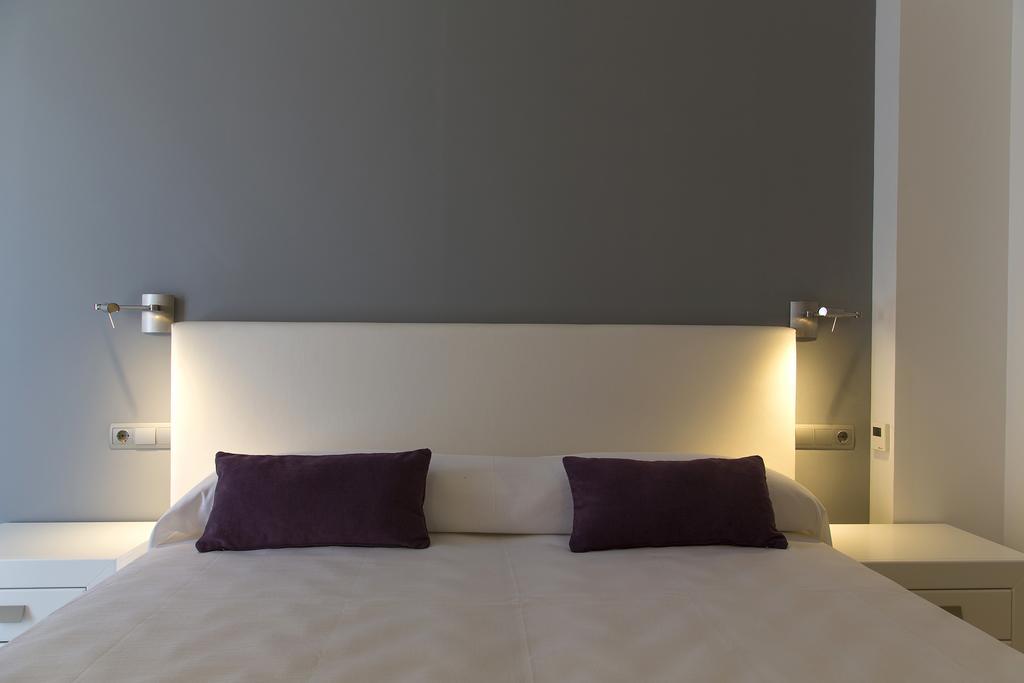 Apartamentos Proa - Emar Hotels Only Adults Es Pujols Bagian luar foto