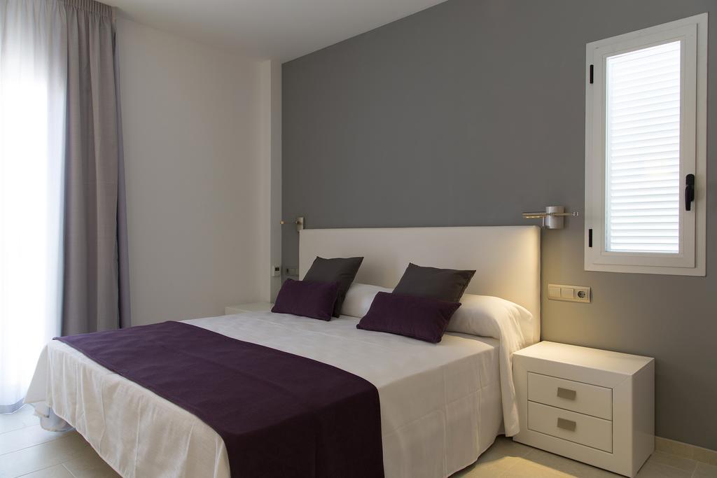 Apartamentos Proa - Emar Hotels Only Adults Es Pujols Bagian luar foto