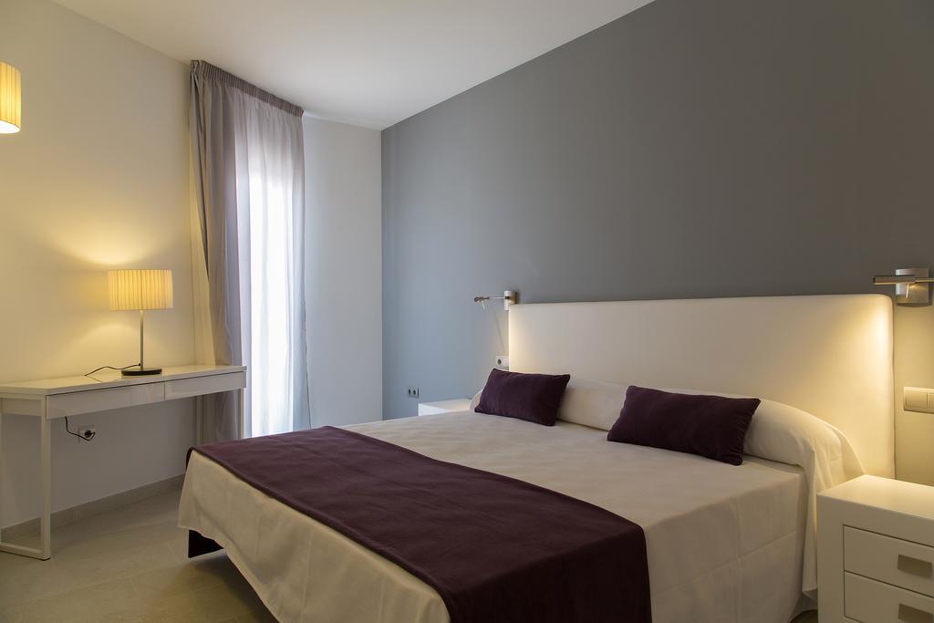 Apartamentos Proa - Emar Hotels Only Adults Es Pujols Ruang foto