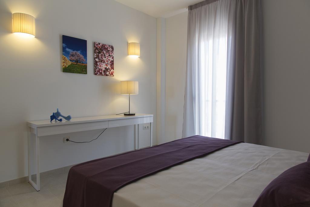 Apartamentos Proa - Emar Hotels Only Adults Es Pujols Ruang foto